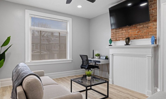 Pittsburgh Apartment | Renovated 2BR/1BA Apt in Highland Park!
