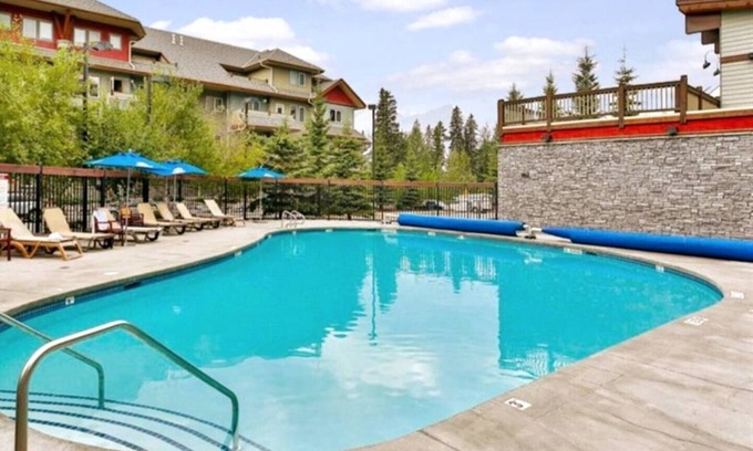Canmore Condo | 🥇 Renovated 2BR Condo, Pool, 3 Hot Tubs, Pets ok!