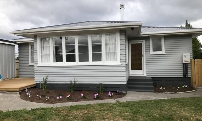 Hilltop House | Renovated 3 bedroom family home