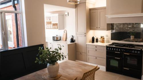 Lowton House | Renovated 3 Bedroom House in Lowton Pennington, free parking