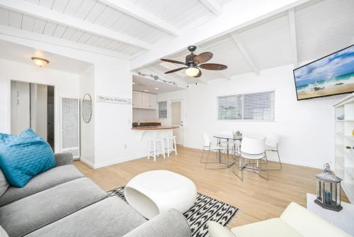West Newport House | Renovated 3 Bedroom Home on 41st-1 min walk to Beach