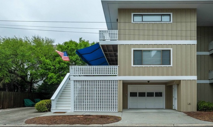 Wrightsville Beach House | Renovated 3 Bedroom TownHome in The Heart of Wrightsville Beach