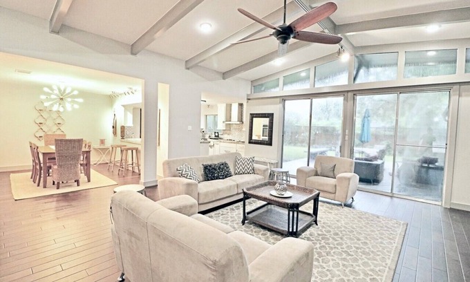 Willow Meadows/Willowbend Area House | Renovated 4 Bedroom, 3 Bath Private Home Fully-furnished near MDA, TMC, Galleria