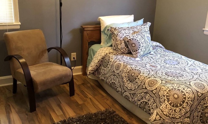 Charlotte House | Renovated 60's Bungalow 8 minutes from downtown Charlotte