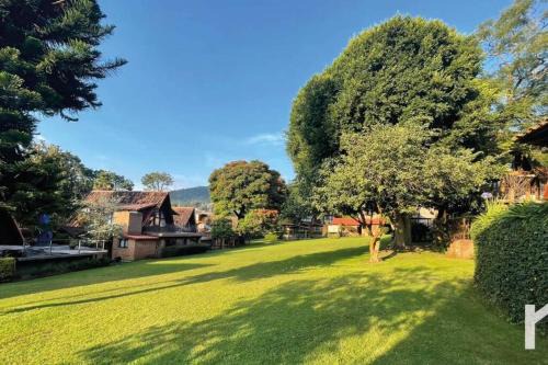 Valle de Bravo House | Renovated and Harmonious Cabin in Valle de Bravo