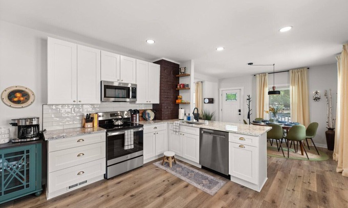Cleveland Apartment | Renovated and Professionally Designed 3Bed Home!