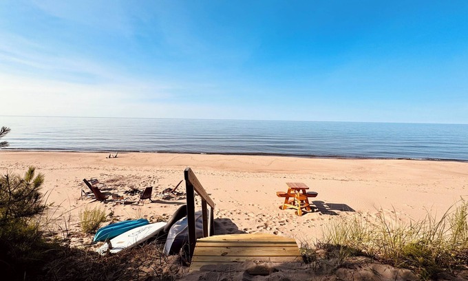 Rumely House | Renovated and Spacious Beach House across the Street From Ski/Snowmobile Trails
