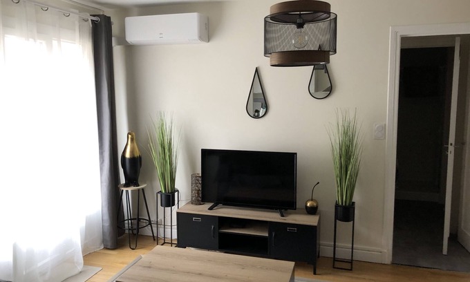 Cœur de Ville Apartment | Renovated apartment close to all amenities