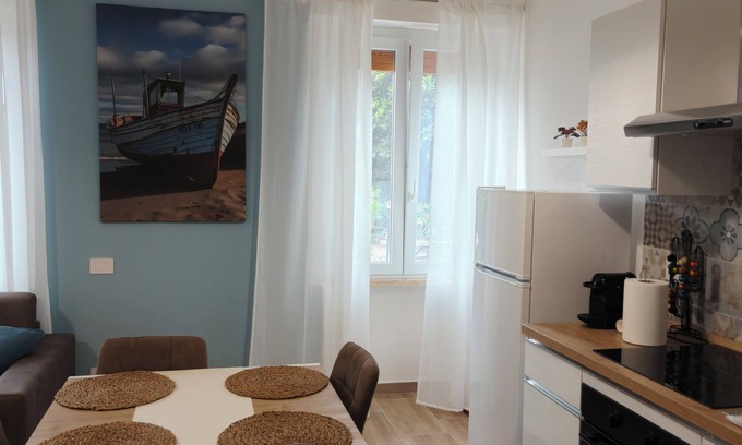 Ladispoli Apartment | Renovated apartment with garden 20 steps from the sea and 200mt from the center.