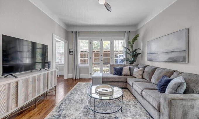 Riverside Apartment | Renovated Apt - Blocks from Shoppes of Avondale!