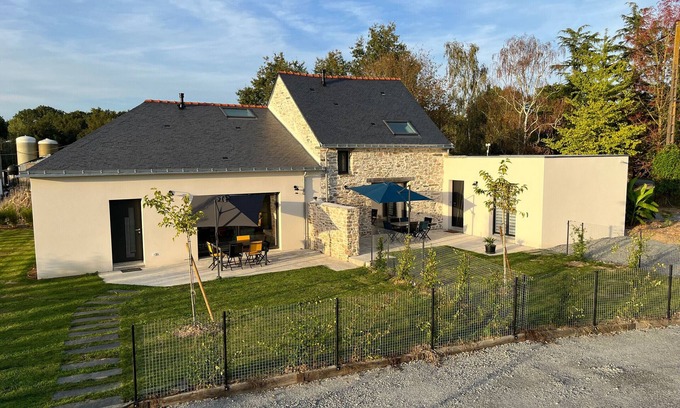 Nort-sur-Erdre Cottage | Renovated Barn with Terrace & Garden, Near Canal, 20km from Nantes - Ideal for Families or Professionals