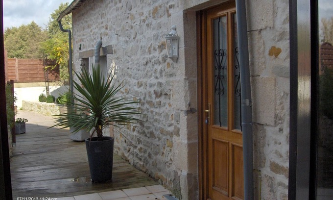 La Trimouille House | Renovated Barn With River Views