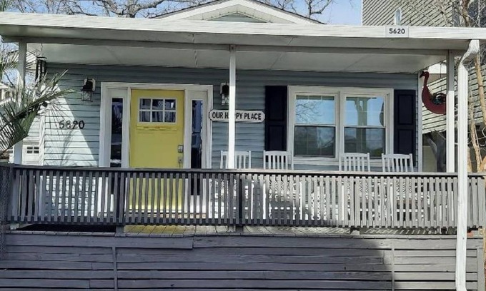 Myrtle Beach House | RENOVATED BEACH COTTAGE WITH WI-FI AND GOLF CART INCLUDED 5620 TERN DR.