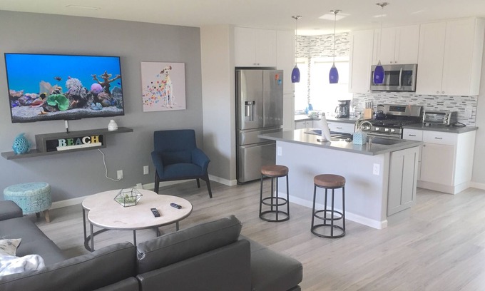 South Oceanside House | Renovated bungalow, Private backyard, near beach/restaurants, AC, Bikes