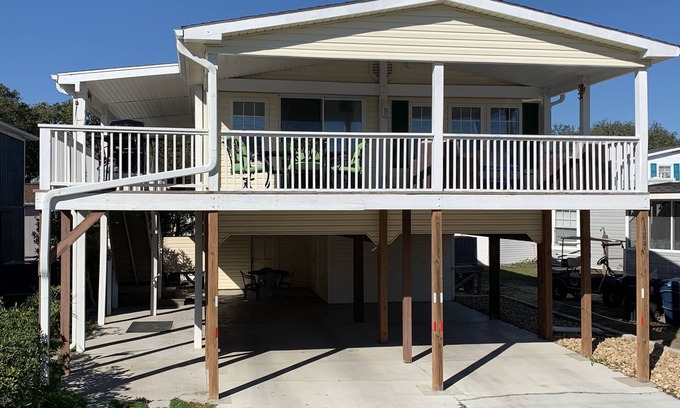 Garden City House | Renovated Bungalow less than 1 minute walk to the beach!