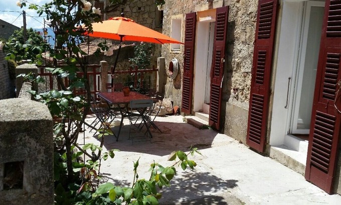 Coggia House | Renovated character house. 10km from the sea.
