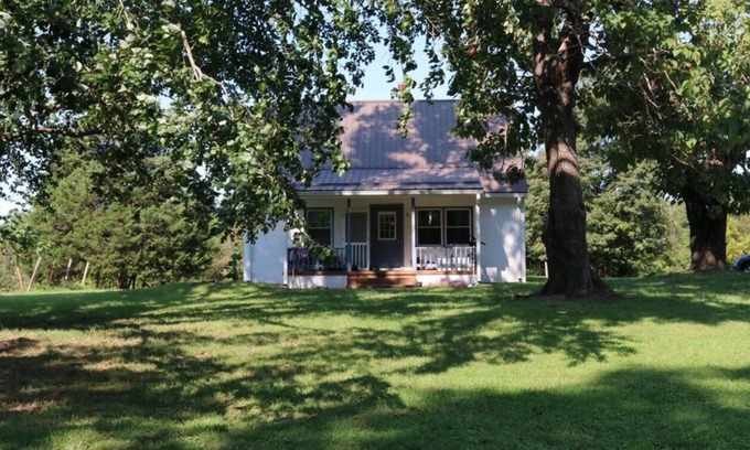 Pamplin House | Renovated charming cape on a 72 acre retired farm