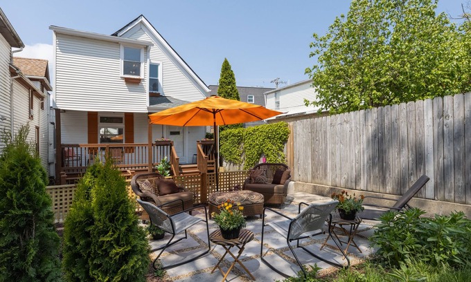 Rogers Park House | Renovated Chicago coach house close to Lake Michigan!
