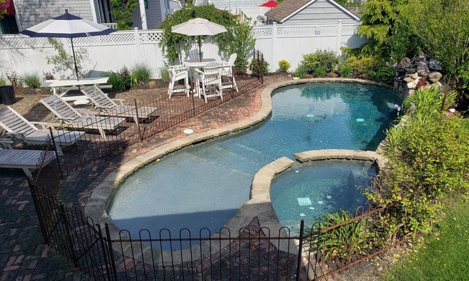 Avon House | Renovated Classic 1890's Bay Head House