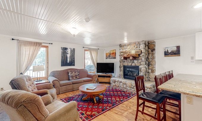 Yosemite National Park House | Renovated condo on the Yosemite boundary with central AC & EV charger