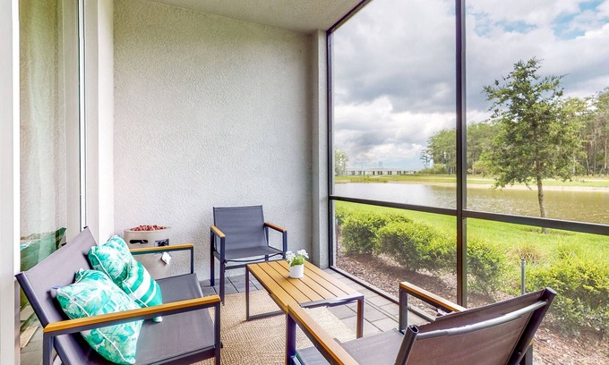 Immokalee Condo | Renovated condo - pool, golf, & grill access
