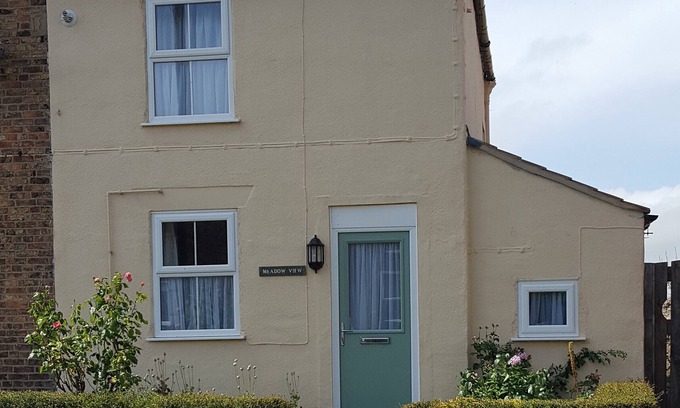 Sigglesthorne Cottage | Renovated cottage in village location with spectacular countryside views