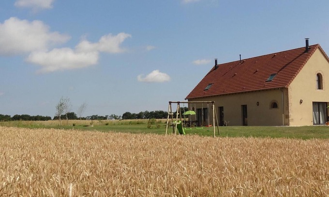 Chapeau Cottage | Renovated cottage in Chapeau with wifi, terrace and parking