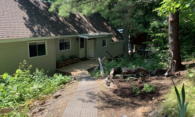 Tay Valley Cottage | Renovated Cottage On Beautiful Lot