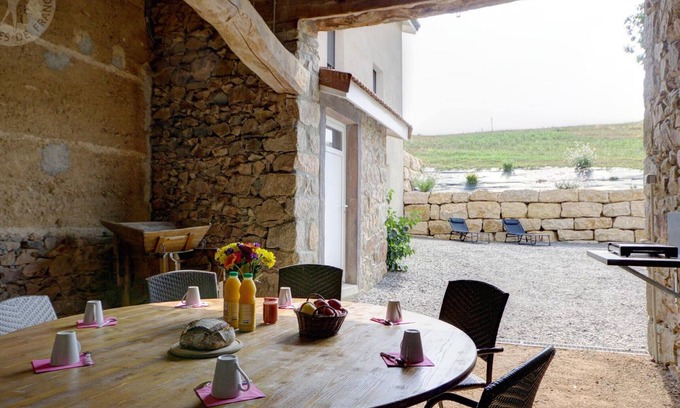 Panissieres Cottage | Renovated cottage with fiber in Panissières