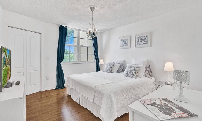 Aventura Apartment | Renovated cozy The yacht club at aventura free parking