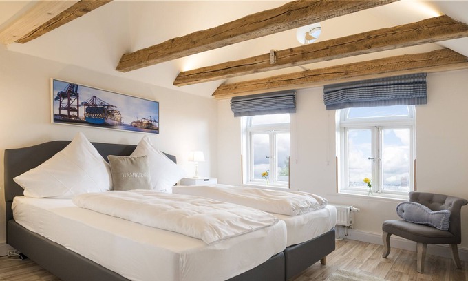 Cranz Apartment | Renovated duplex with stunning views and right on the water