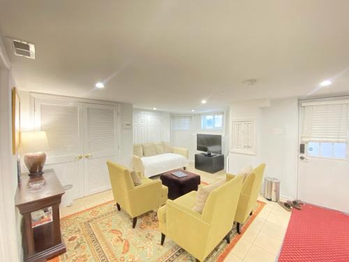 Columbia Heights Apartment | Renovated English Basement 2bdrm Home near METRO
