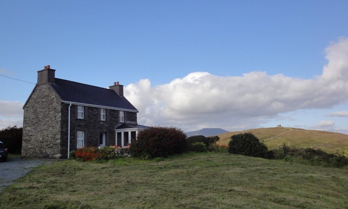 Bere Island House | Renovated farm house with an unobstructed view of the Atlantic