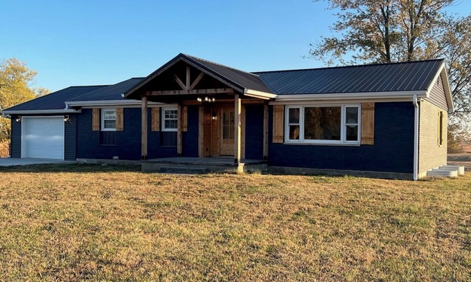 Maywood House | Renovated Farm House Style Ranch, 4 Bedroom 3 Bath, Peaceful Country Lane.