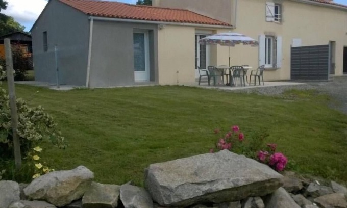Aubigny-les-Clouzeaux Cottage | Renovated Farmhouse with Garden, Terrace, and Wifi on Active Farm