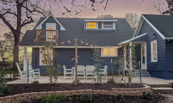 Overland Park House | Renovated Farmhouse New Listing