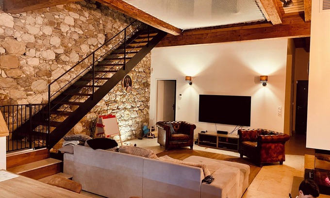 Choisy House | Renovated farmhouse located in the countryside, semi-detached, not overlooked.
