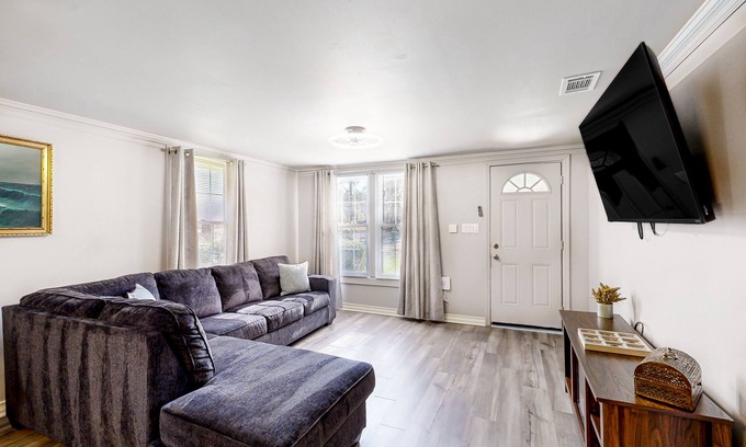 Garden City House | Renovated farmhouse with private pond, streaming, full kitchen, central AC, WiFi