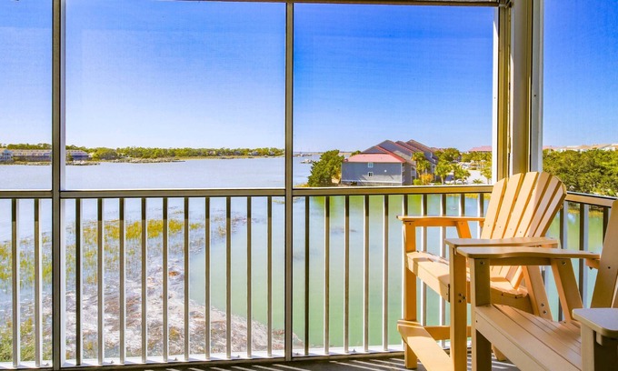 Folly Beach Condo | Renovated Folly Beach Condo w/Community Pool, River Views and Short Walk to Beach & Downtown