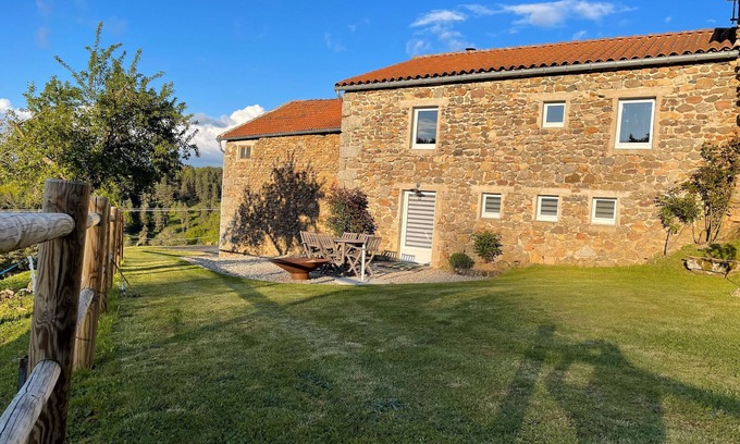 Saint-Prejet-d'Allier Cottage | Renovated farmhouse with private garden, wood stove and terrace