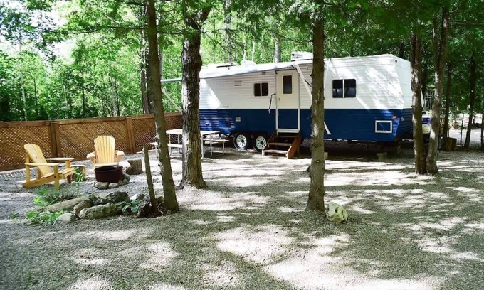 Miller Lake House | Renovated Glamping RV Near Tobermory & Grotto