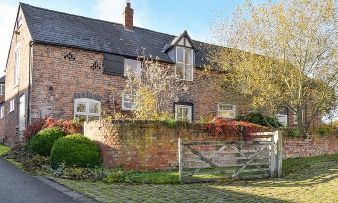 Malpas Cottage | Renovated Historic Cottage with Country Setting
