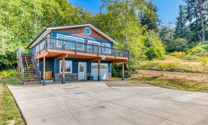 Bay City House | Renovated home with wood stove, water views, & expansive balcony - dog ok