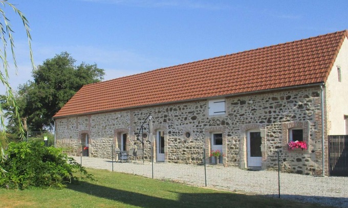 Cressanges Cottage | Renovated house for couple on farm with SPA