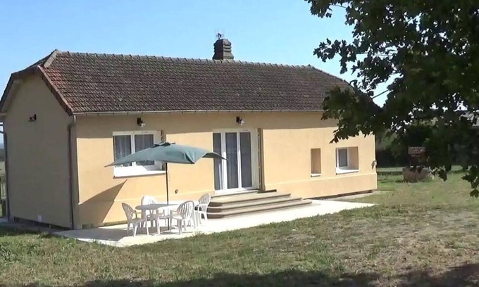 Coutansouze Cottage | Renovated house with garden, terrace, and Wi-Fi in Coutansouze