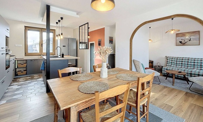 Granville House | Renovated house with garden, garage, parking and free WiFi