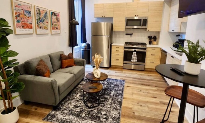 Center City West Apartment | Renovated Jr 1BR | Center City | Sleeps 4 | 2 Beds