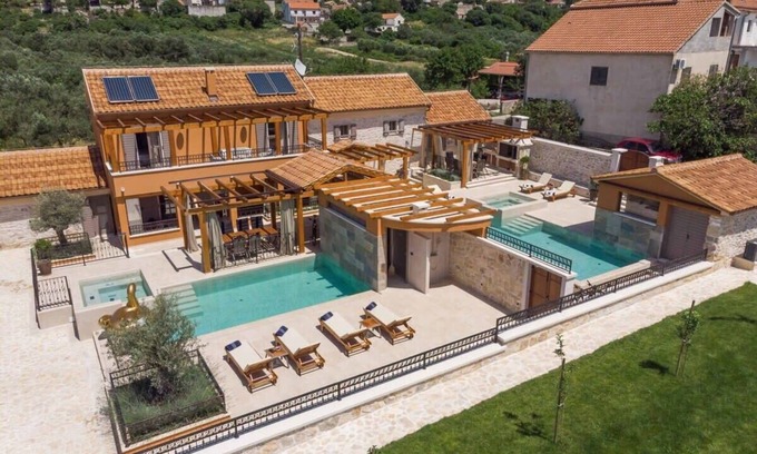 Bicine Villa | Renovated Luxury Styled Villa With Amazing Pool