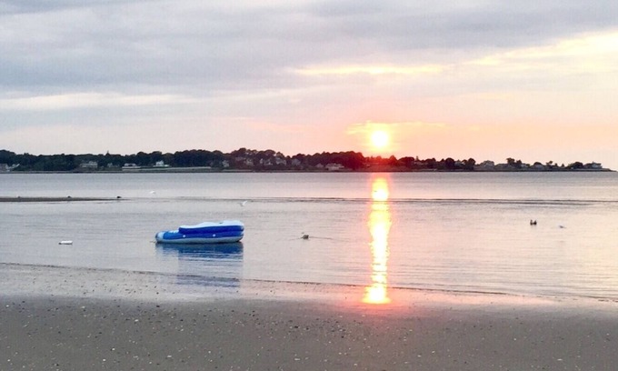 Devon Cottage | Renovated Milford Beach home by Charles Island/Silver Sands Pk