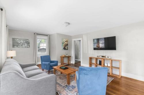 Birmingham House | Renovated Mins to BHM CrossPlex-Central Park Chic